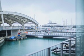 Apartamento luxo, vista para o mar | Vista do quarto