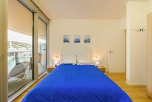 Desk, laptop workspace, blackout drapes, free WiFi - Waterfront Acquario House (Genova)