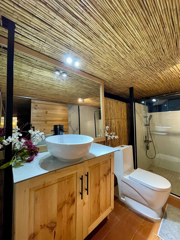 Toallas, jabón, papel de baño 