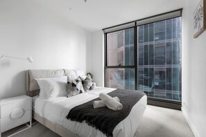 Iron/ironing board, WiFi, bed sheets - CBD stay near Melbourne Central - Free Parking (Melbourne)
