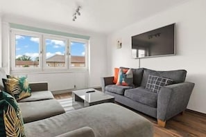 TV - New! Spacious 3BR Flat in East London,7min to Tube (Greater London)