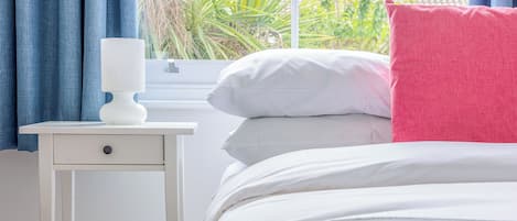 Iron/ironing board, WiFi, bed sheets