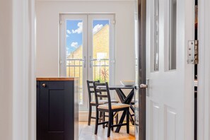 Interior - Charming 3BR Apartment near Wimbledon Park & Tube (Greater London)
