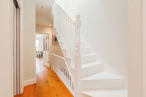 Interior - Charming 3BR Apartment near Wimbledon Park & Tube (Greater London)