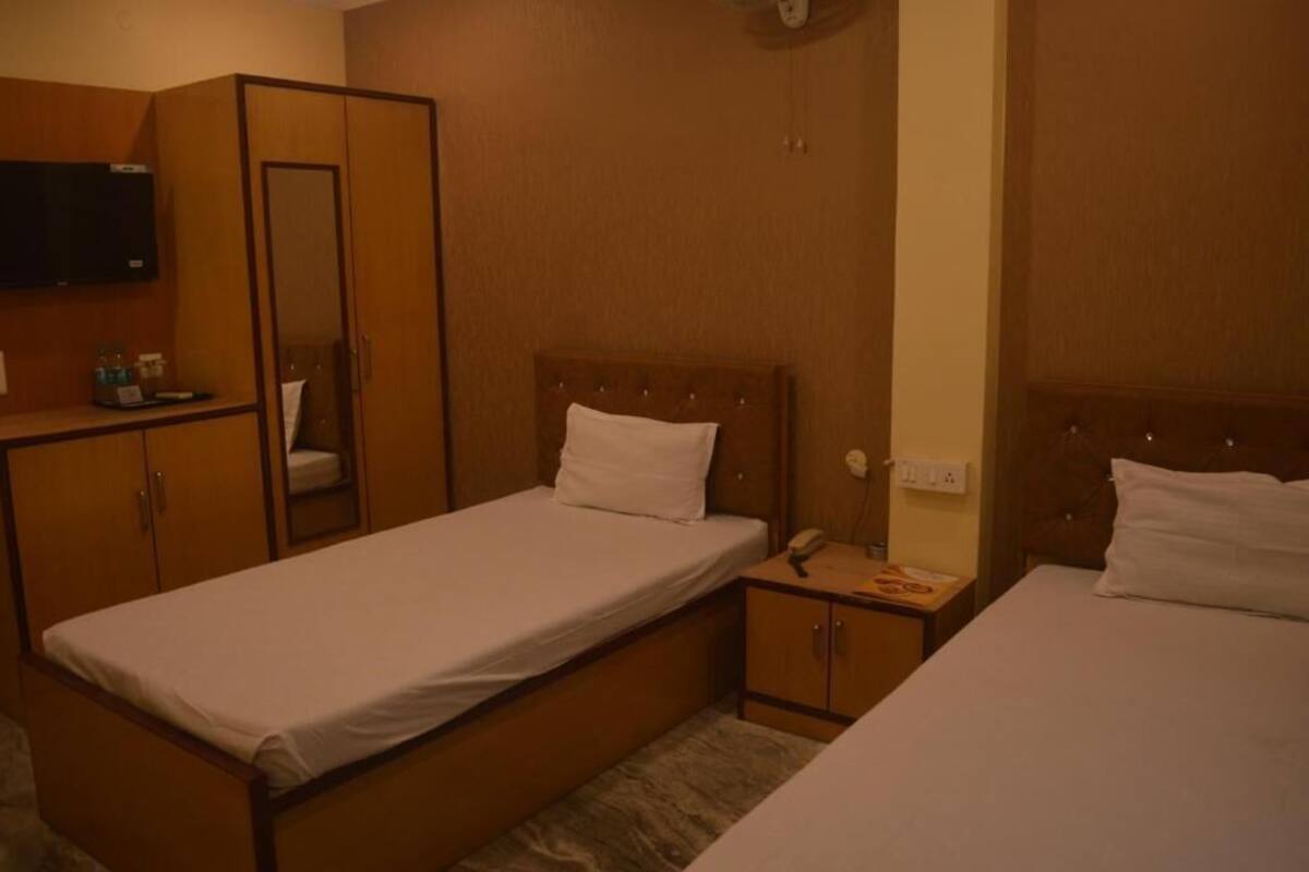 Economy Twin Room, City View | Soundproofing, free WiFi
