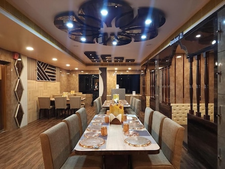 Dining. HOTEL WB40