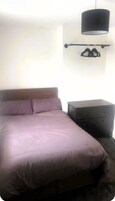 Superior House, 3 Bedrooms, Kitchen | Blackout drapes, free WiFi