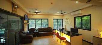 MAJESTIC HOTEL & SERVICE APARTMENTS