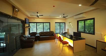 MAJESTIC HOTEL & SERVICE APARTMENTS