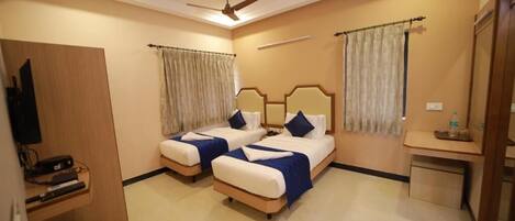 Executive Room, City View | In-room safe, free WiFi