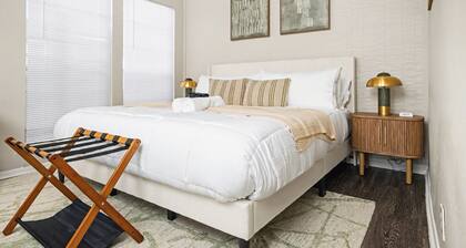Modern Austin Stay • King Bed + Fast WiFi • Near Downtown