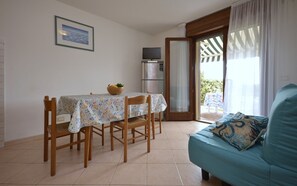 Dining - Seafront three-room house with garden (Bibione)