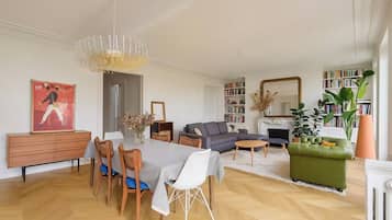 Bücher, Stereoanlage