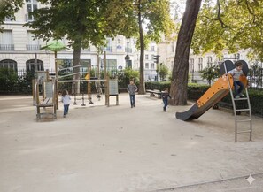 Children's area - Spacious and quiet family apartment, hypercentral - 7 pers. + baby (Paris)