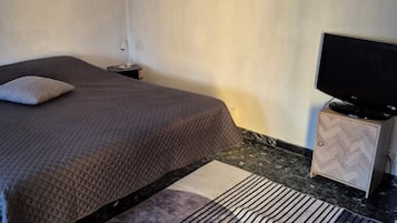 1 camera, ferro/asse da stiro, lenzuola