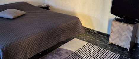 Fer et planche Ă repasser, literie fournie