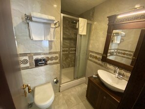 Basic Double or Twin Room | Bathroom | Shower, free toiletries, hair dryer, towels - Napolyon Otel (istanbul)
