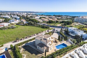 Exterior - Vila Alporchinhos - Large villa close to the beach (Porches)