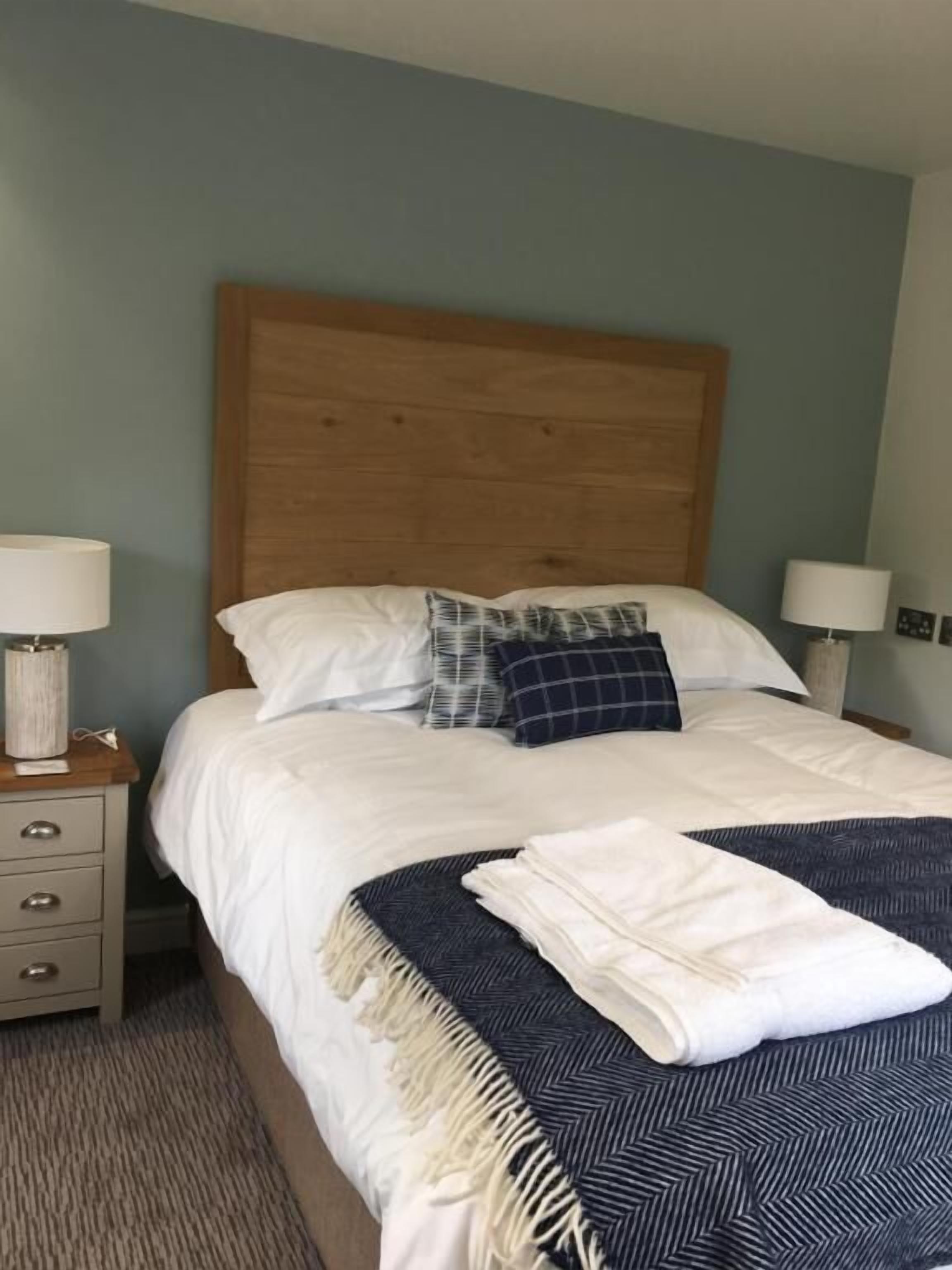 Deluxe Double Room | Iron/ironing board, free WiFi