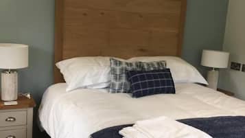 Deluxe Double Room | Iron/ironing board, free WiFi