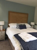 Deluxe Double Room | Iron/ironing board, free WiFi