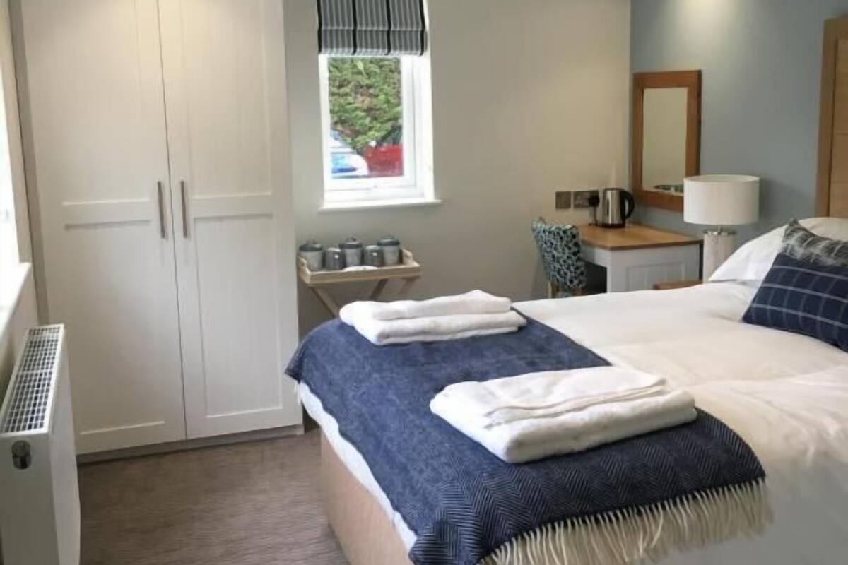 Deluxe Double Room | Iron/ironing board, WiFi (free)