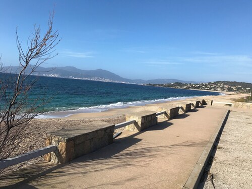 5 minutes walk from the beach 