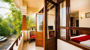 Chambre Prestige, 1 très grand lit, vue sur la montagne | Balcon
