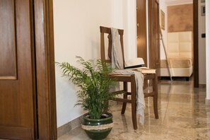 Condo, sacada, vista para o jardim | Parte interna