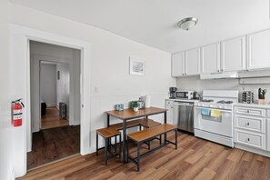 Private kitchen - Newly Renovated 3Br Apt Near Boston + Parking (Newton)