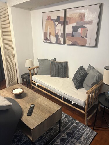 Ground-Floor Accessible Townhome 1-Bedroom Apartment in Downtown Toronto