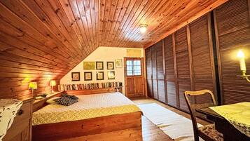 Travel crib, free WiFi