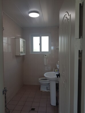 House, 2 Bedrooms, Garden View | Bathroom | Towels - Gangneung Garden Terrace House (Gangneung)