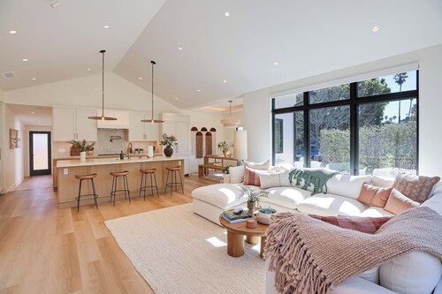 NEW! Coastal Retreat - Exquisite remodel, high end finishes, hot tub, A/C, fire pit, luxury by beach