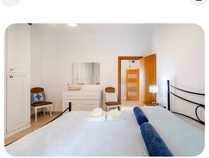 2 bedrooms, in-room safe, iron/ironing board, travel crib - Relaxation north Sardinia 20 min from the sea( De Addis Guest House) (Aggius)