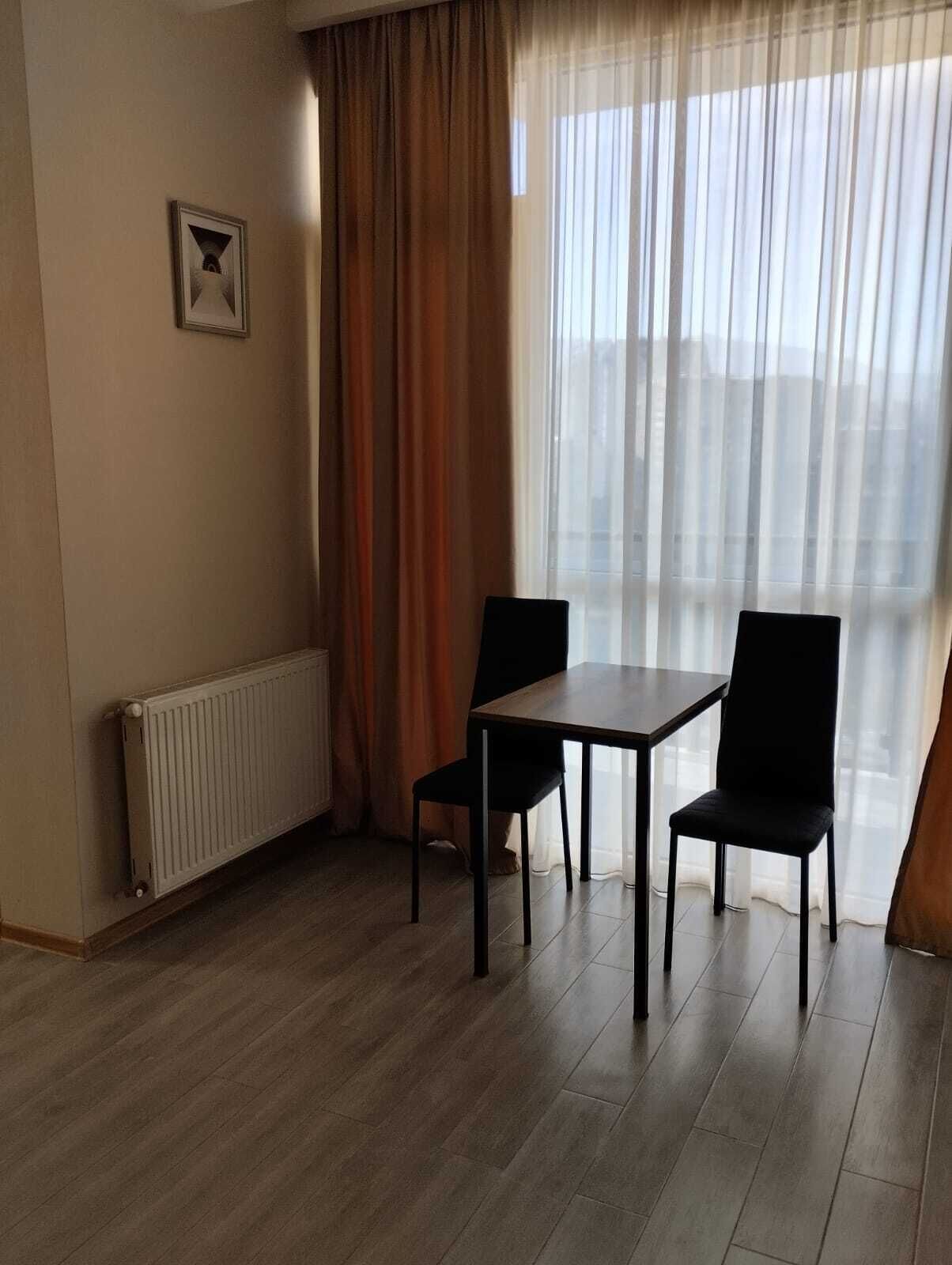 Habitación triple Deluxe, balcón, vista al río | Restaurantes