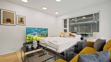 Iron/ironing board, WiFi, bed sheets