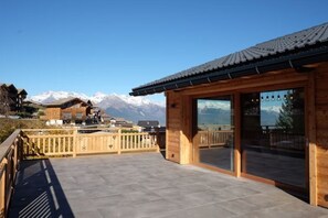 Terrace/patio - Chalet Iska - Alpine elegance and warm comfort with breathtaking views (Nendaz)