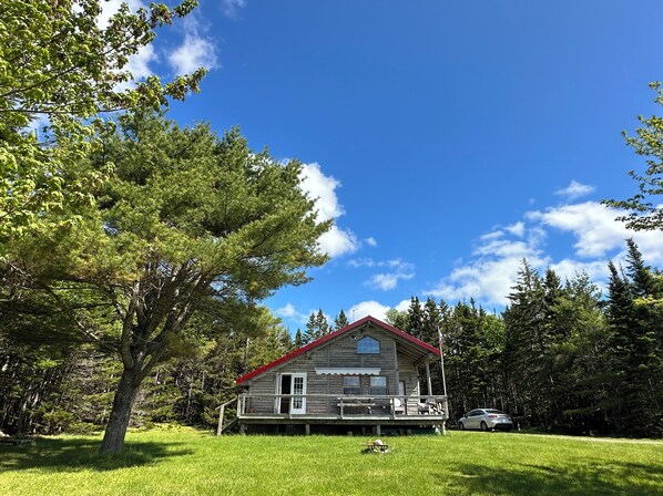 Exterior - The house on the Bras d'Or - time out in Canada's natural paradise on Cape Breton Island (River Denys)