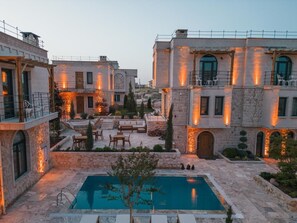 Outdoor pool - Bloom Cappadocia Hotel (Nevsehir)