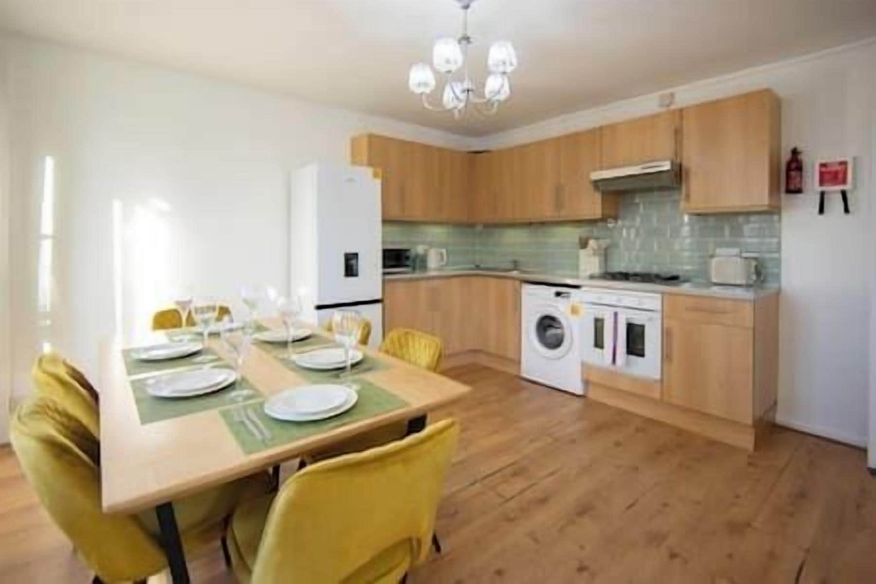 雪櫃、微波爐、焗爐、爐具