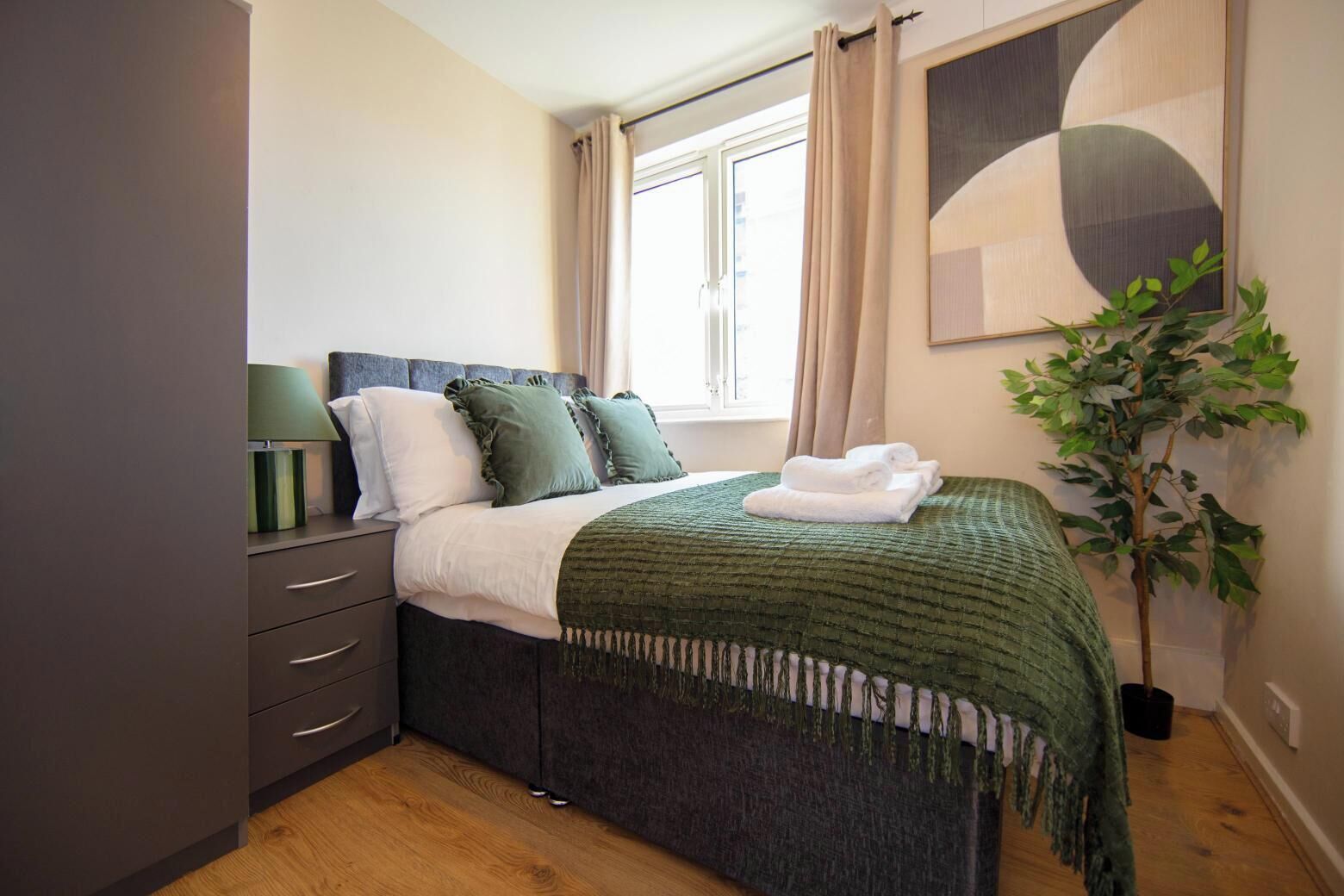 4 bedrooms, iron/ironing board, free WiFi, bed sheets