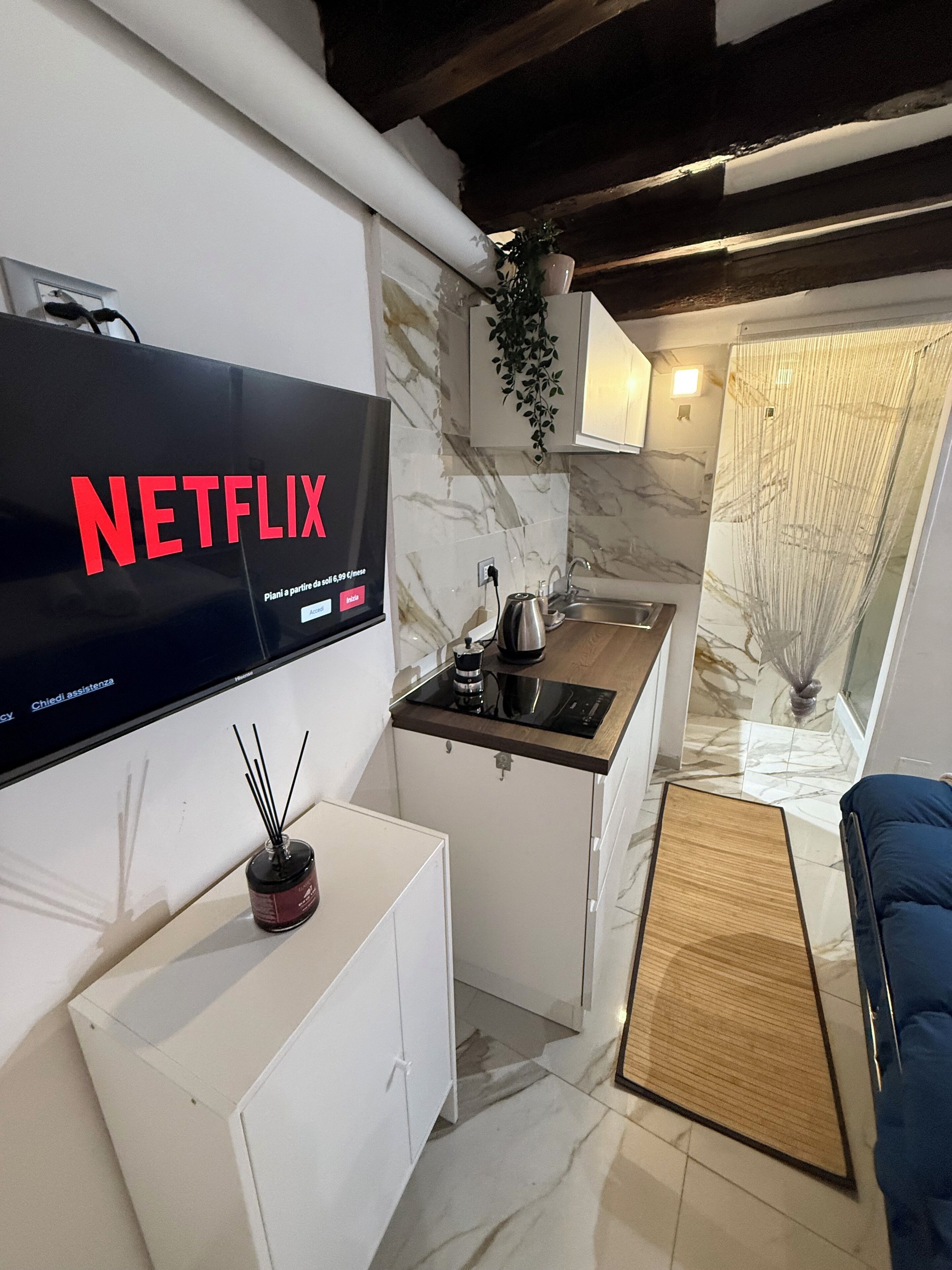 Studiosuite – deluxe | Eget kjøkken | Minikjøleskap, mikrobølgeovn, ovn og kokeplater