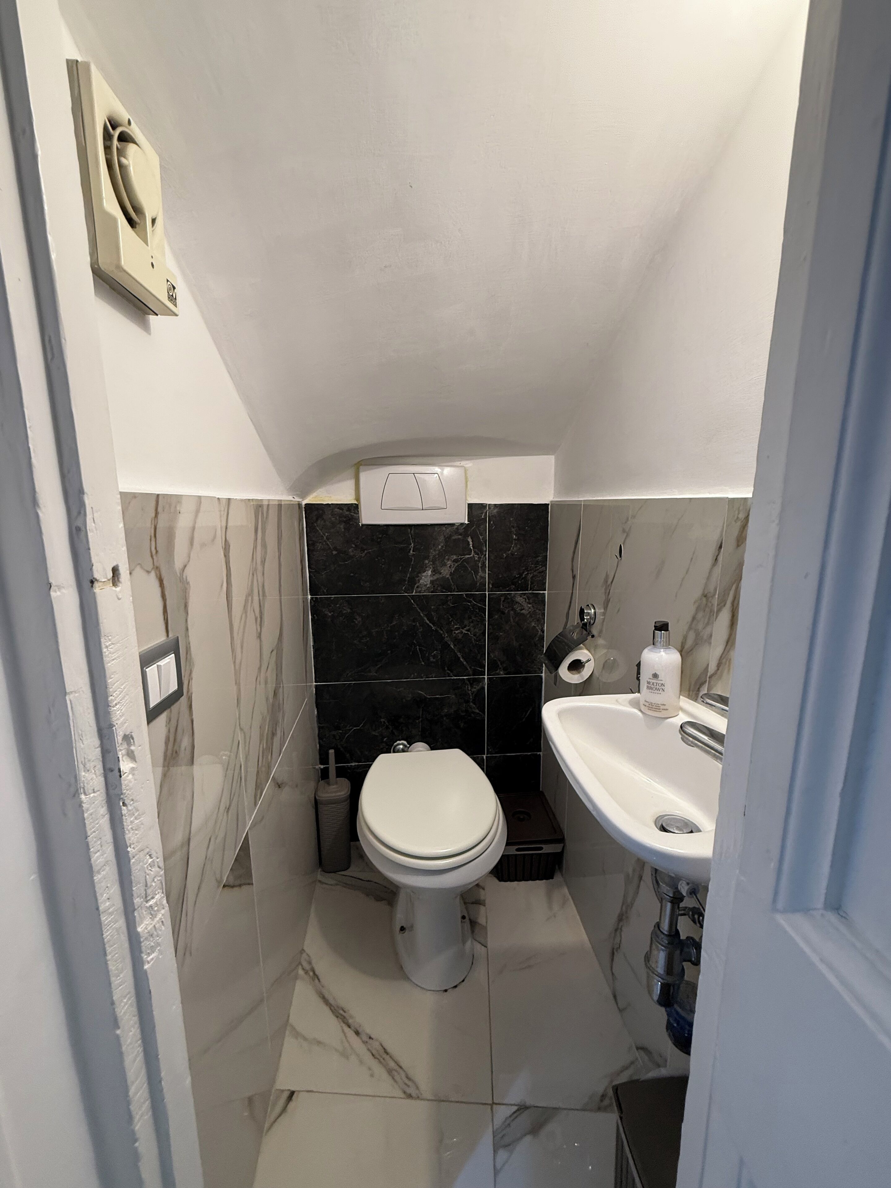 Toalettartikler (inkludert), håndklær, såpe og sjampo