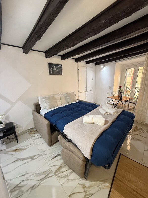 Deluxe Studio Suite | Iron/ironing board, free WiFi - Nest at Campo De Fiori and Navona Square (Rome)
