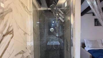 Deluxe-Studiosuite | Badezimmer