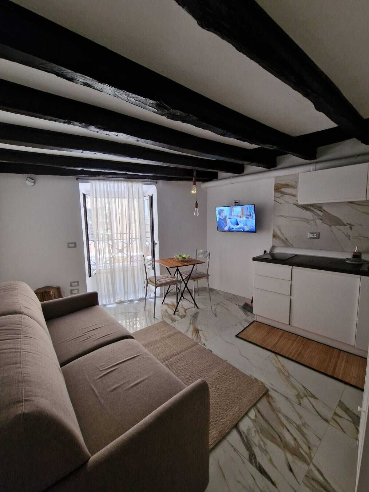 En 50-tommers smart-TV med kabel-kanaler