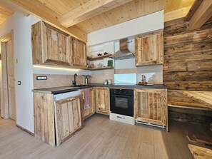 Réfrigérateur, four, plaque de cuisson, lave-vaisselle