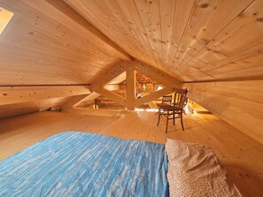 5 bedrooms, free WiFi, bed sheets, wheelchair access