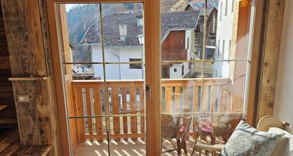 Great chalet between Cortina d'Ampezzo and the Marmolada, TabiĂ Falesia